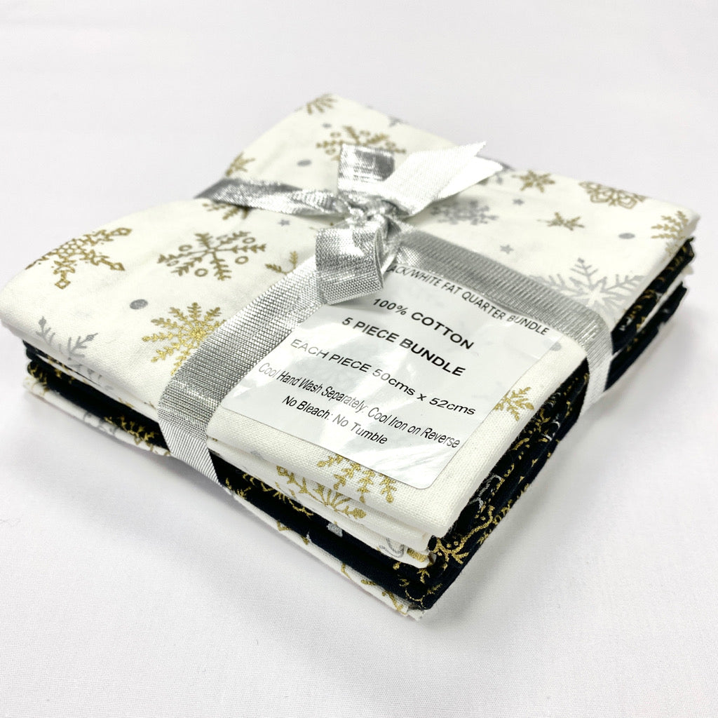 Bundle 17 John Louden Christmas Fat Quarter Bundle – 5 Piece 100% Cotton Fabric Pack (50cm x 52cm)