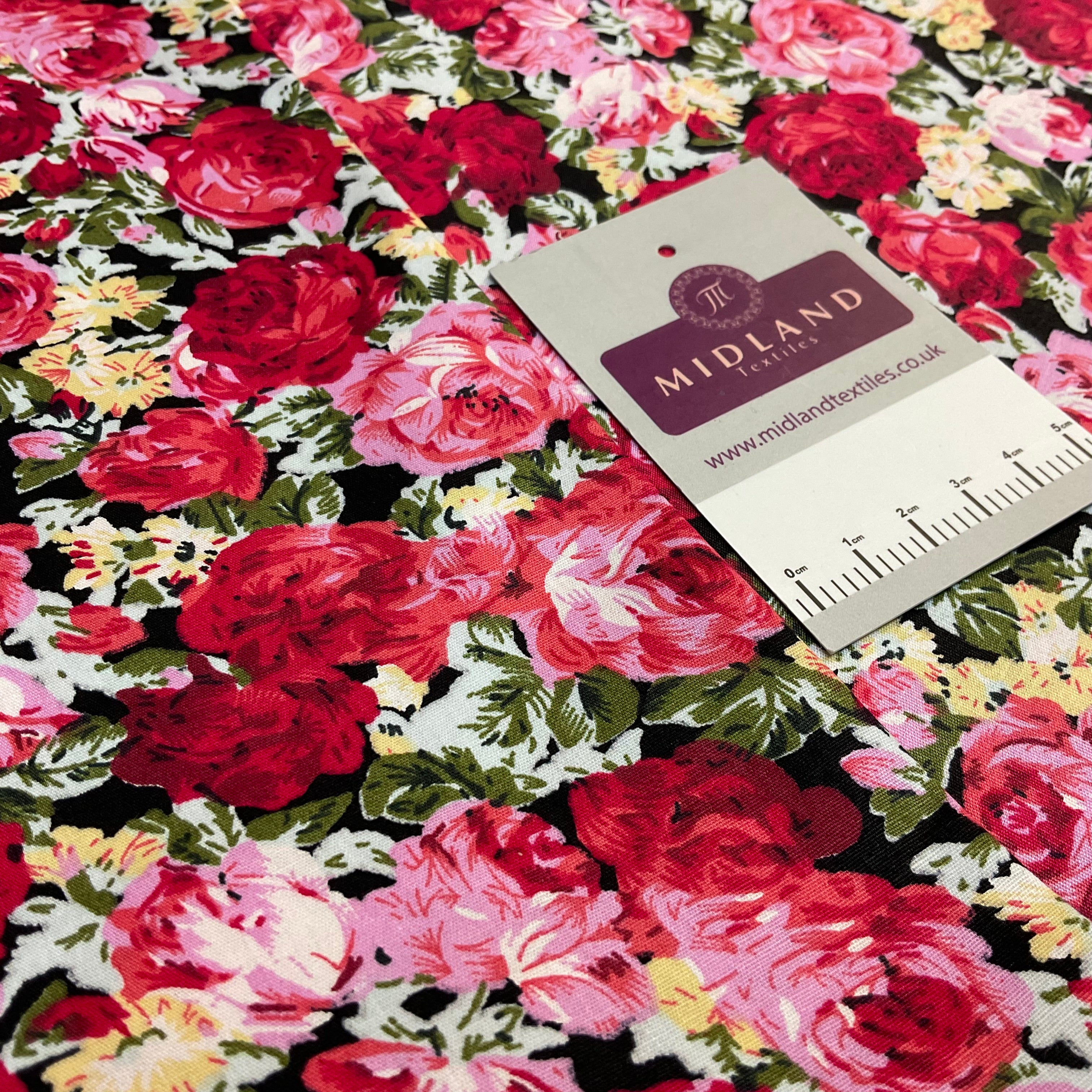 Bold vintage style floral Rosie Roses Cotton Poplin dress Fabric M1923