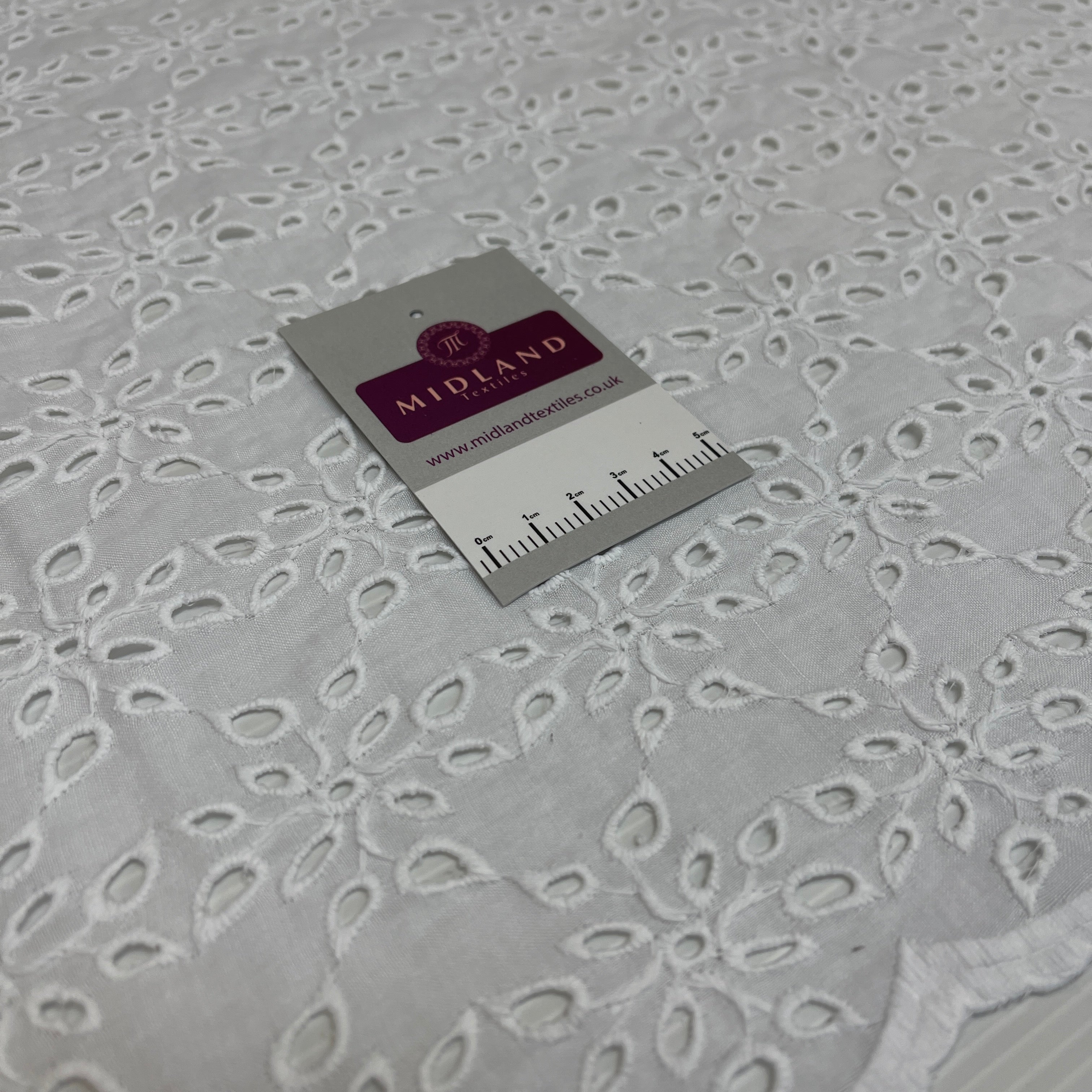 Broderie Anglaise cotton eyelet lace Fabric 55' Wide M992