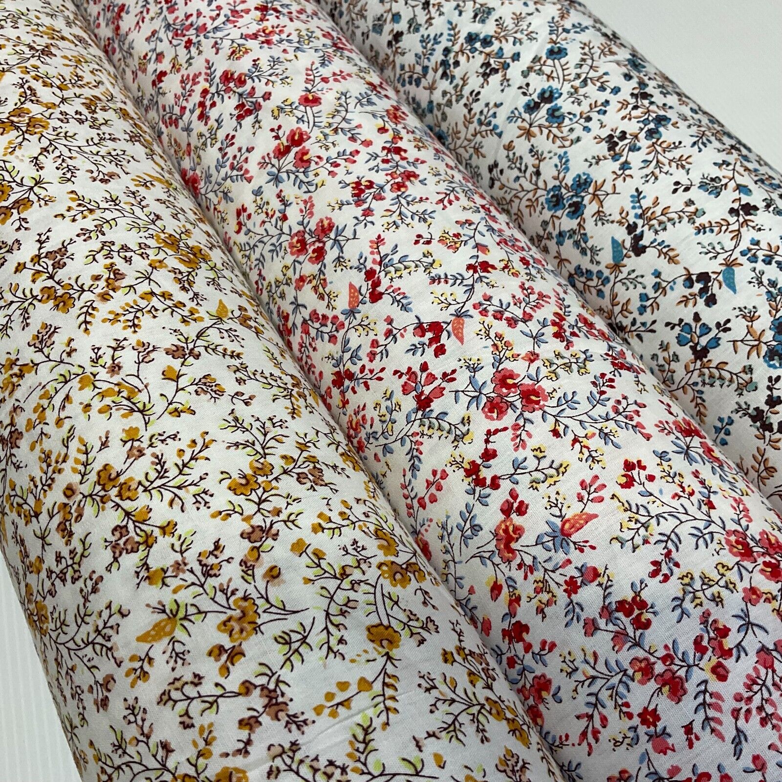 Soft touch 100% Cotton small floral ditsy printed dress fabric M1653 Soft touch 100% Cotton small floral ditsy printed dress fabric M1653