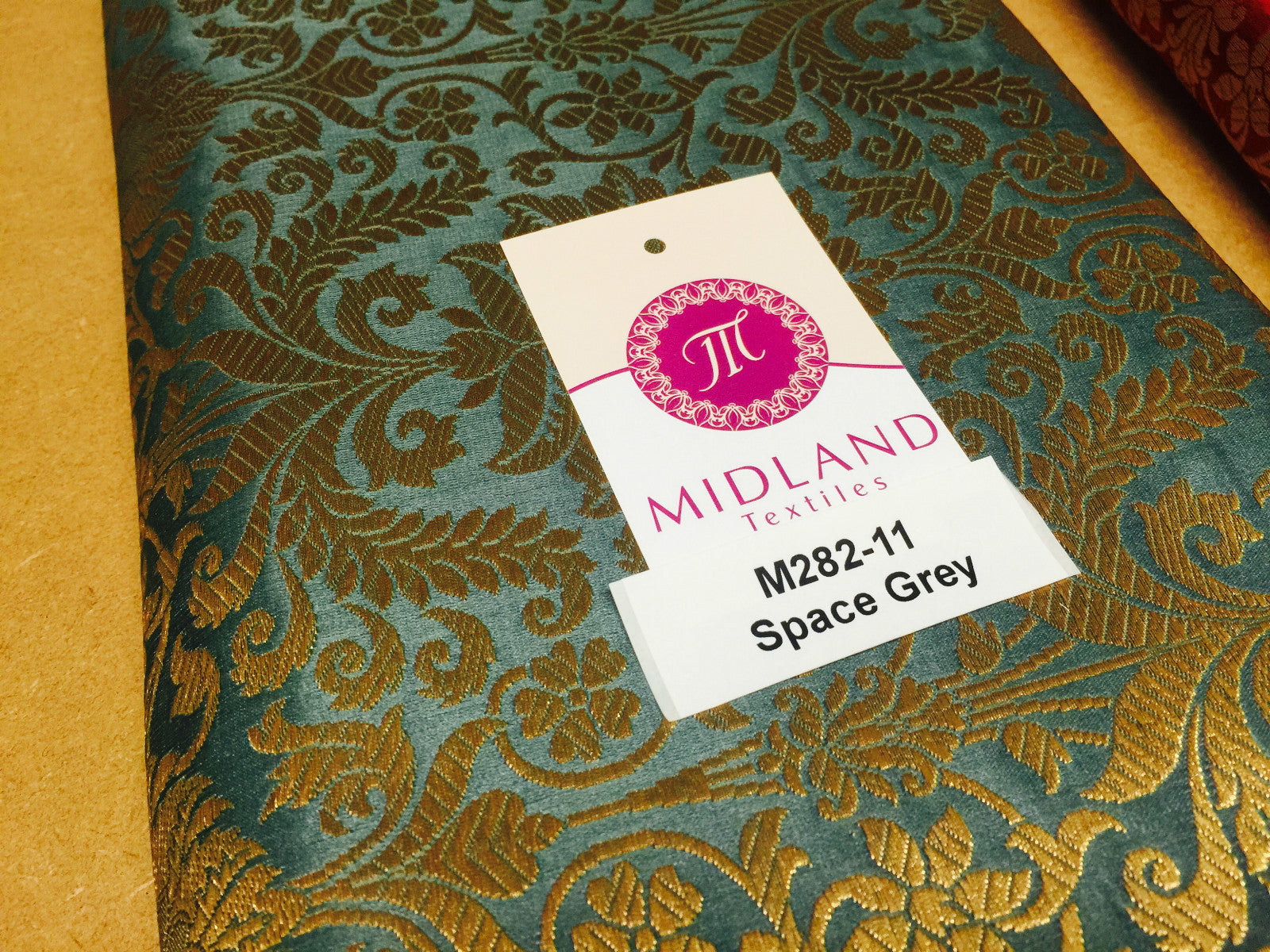 £14.99/m Gold Floral metallic Indian faux silk banarsi Brocade fabric 45'  M282