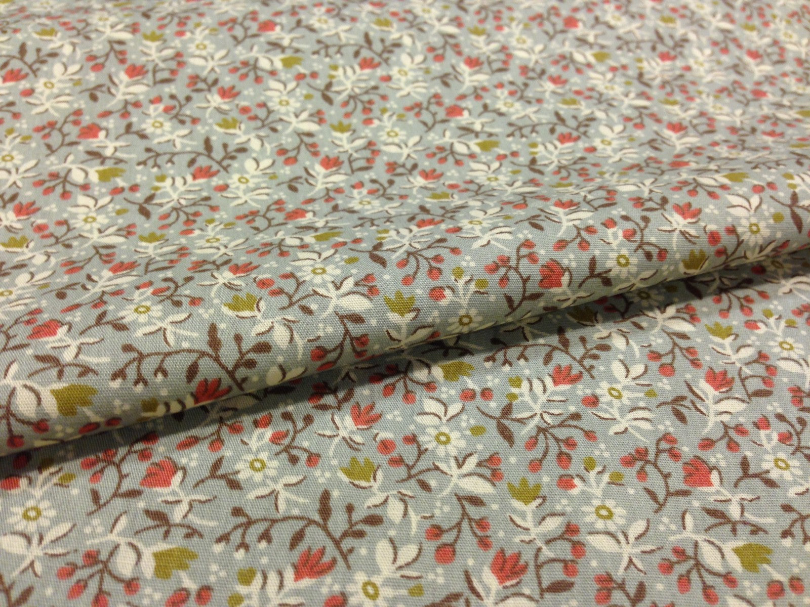 £5.99 100% Cotton Printed Fabric 58' Wide Floral Small - Per Metre-Midtex M120