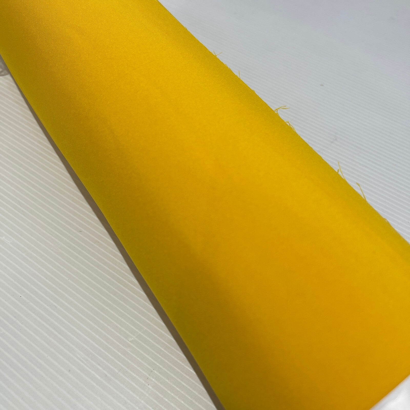 £2.99 Plain Soft Lightweight Lining 100% Polyester Fabric 100 cm Wide MR860