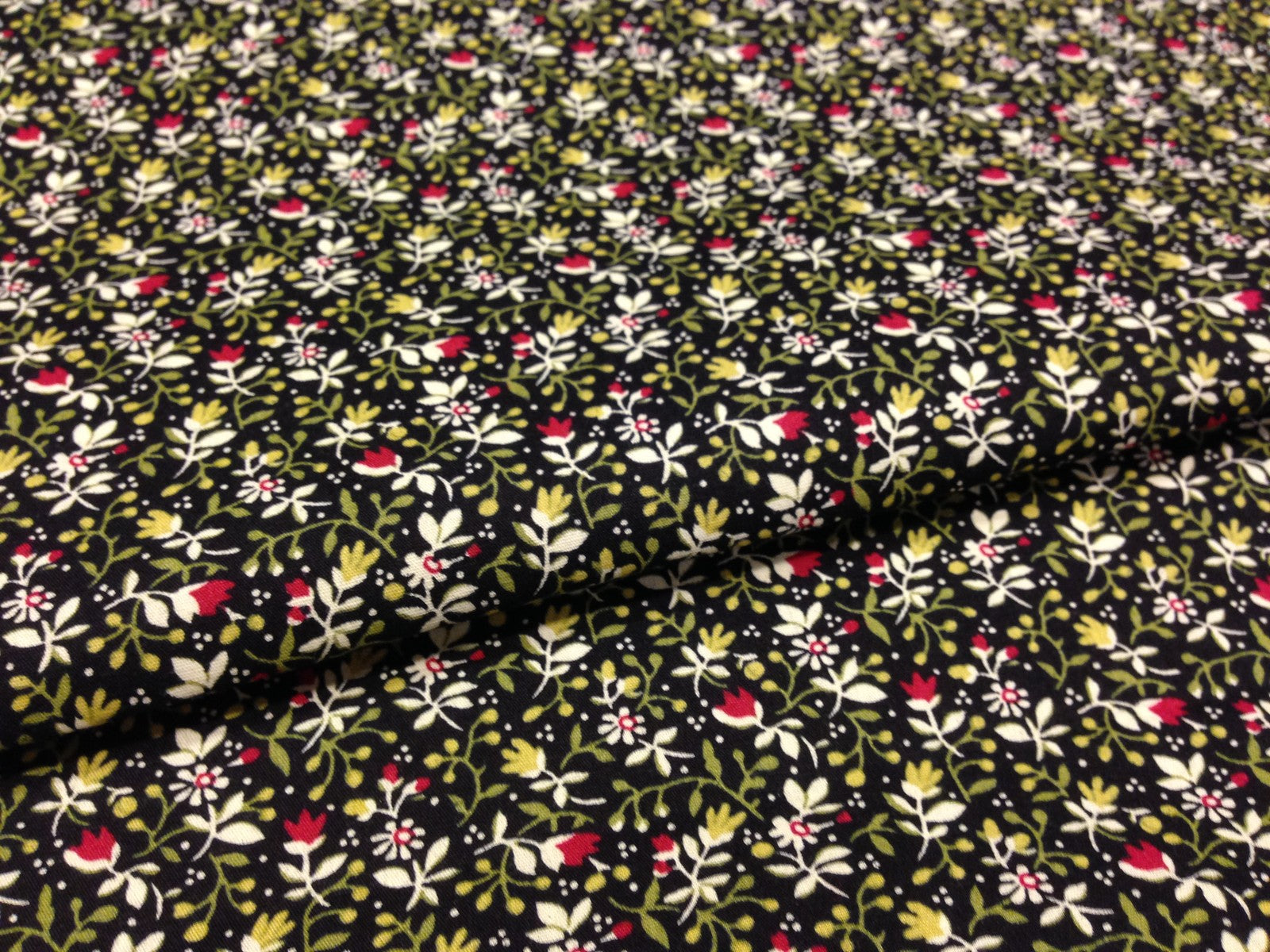 £5.99 100% Cotton Printed Fabric 58' Wide Floral Small - Per Metre-Midtex M120