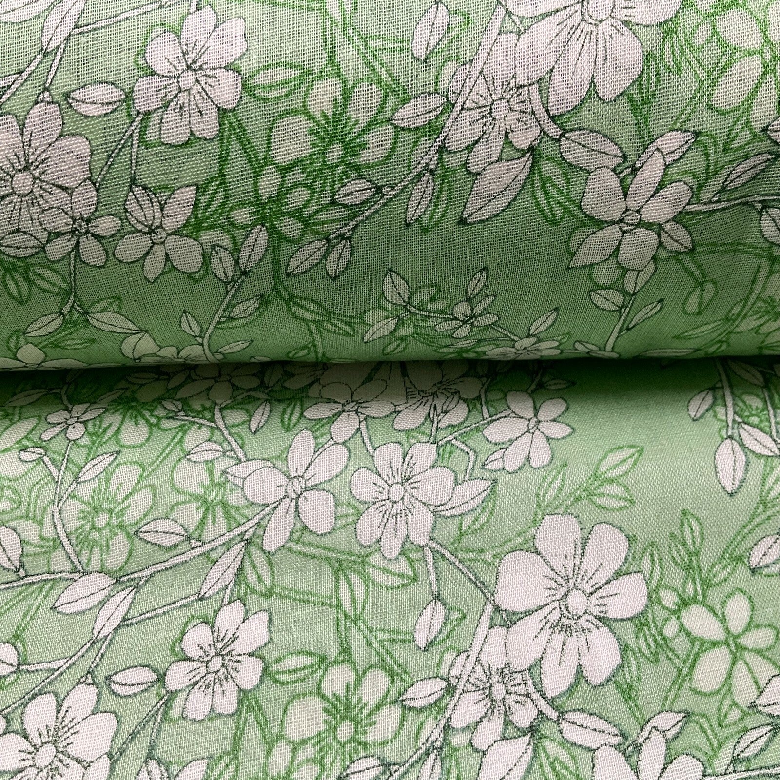 £5.99 Cotton Voile Pastel Summer Floral Printed Dress fabric 111cm M1594