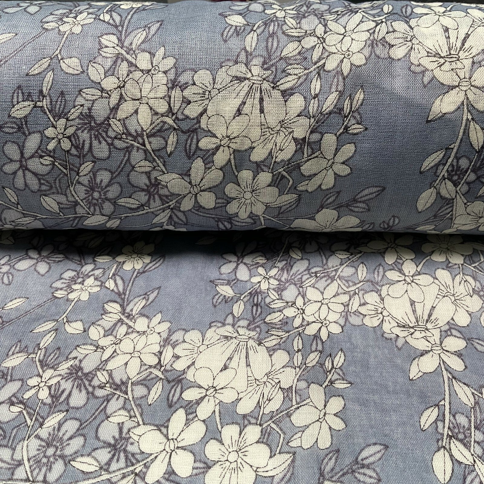 £5.99 Cotton Voile Pastel Summer Floral Printed Dress fabric 111cm M1594