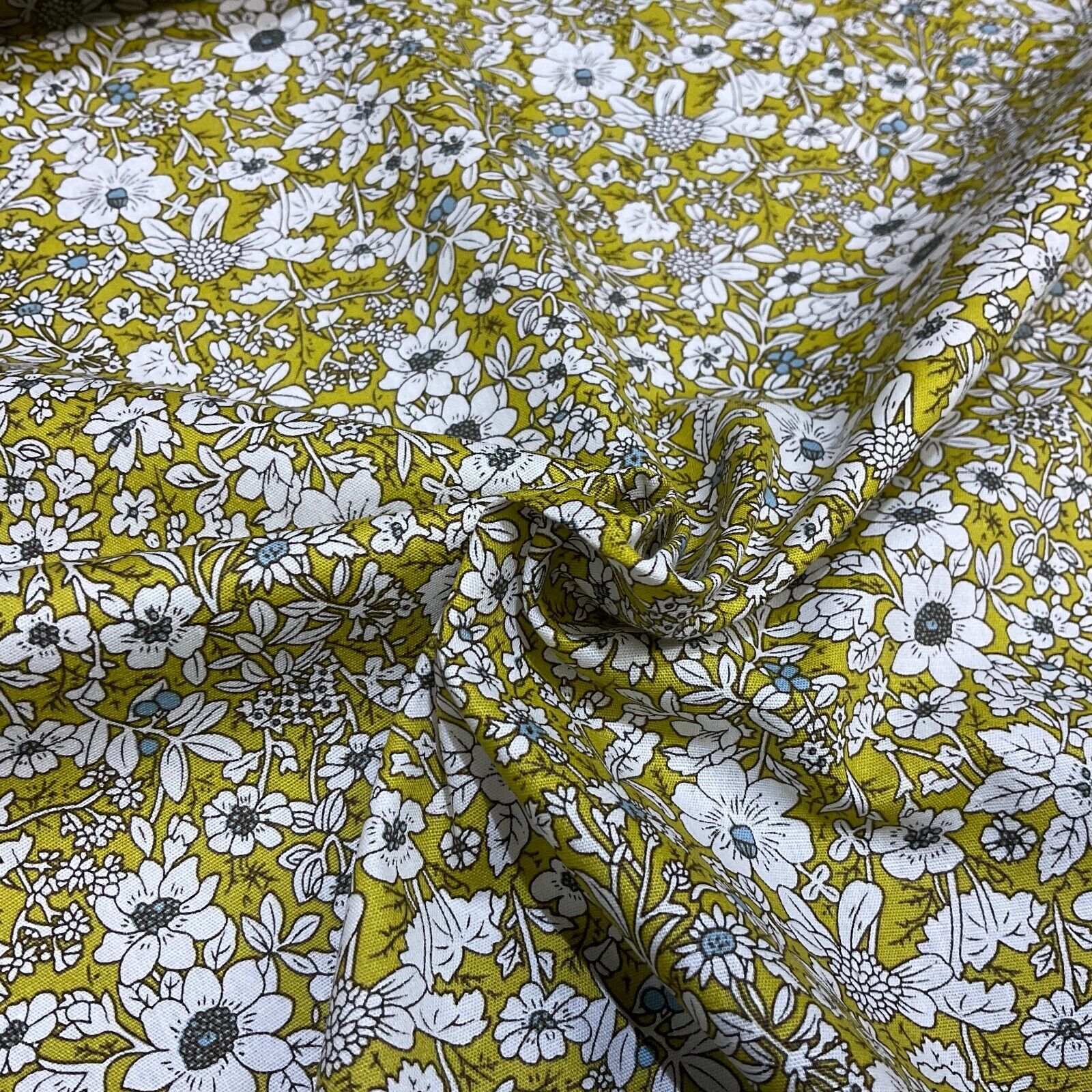 Soft Touch  100% Cotton small Floral printed dress fabric M1647
