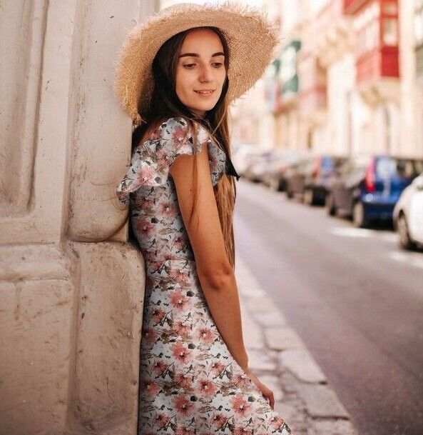 Gorgeous Coral Watercolour flower viscose Dress Fabric M1852