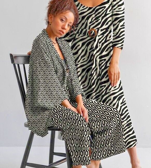 Gorgeous Black Magnolia Graphic Stretch Dress Fabric M1843