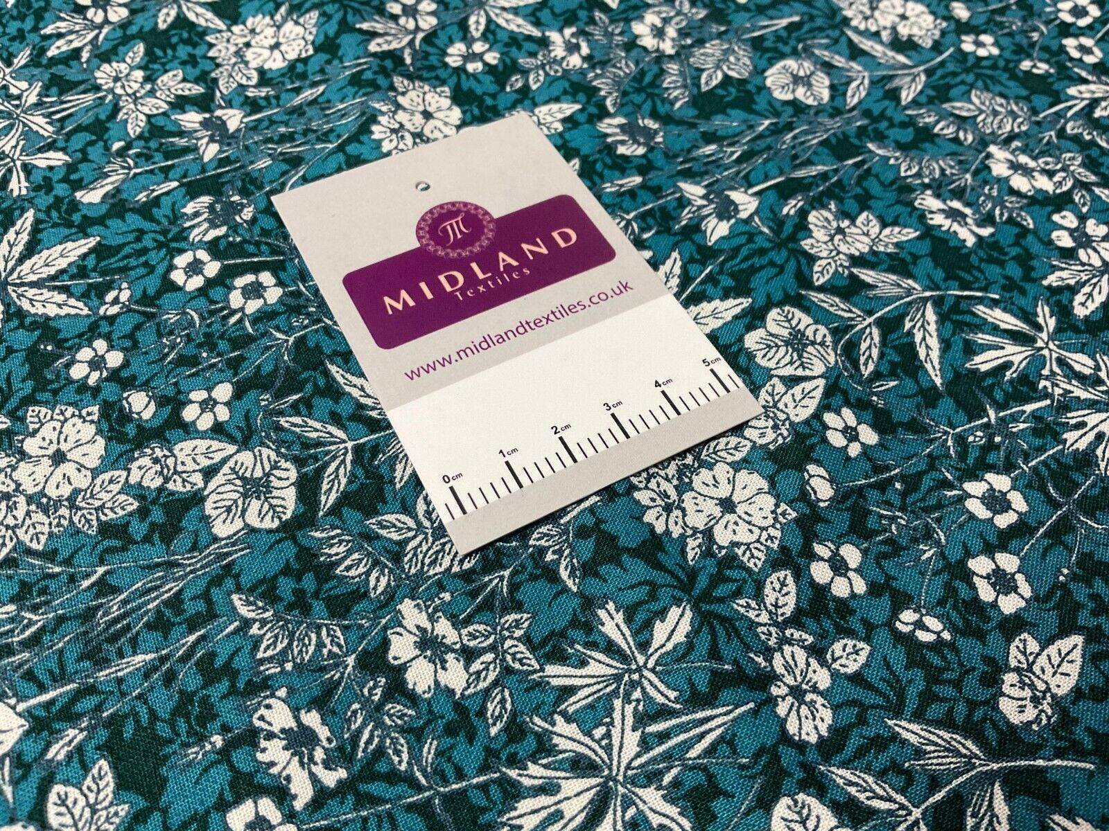 Floral Autumn Leaves Stof Crafting 100% Cotton Fabric Sold by Metre M1931