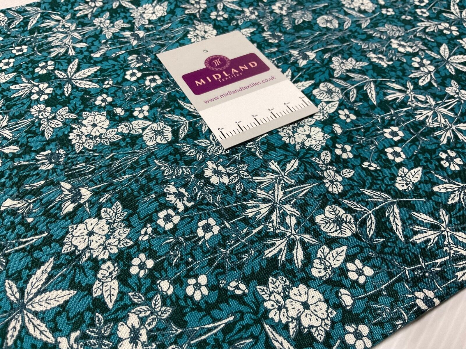 Floral Autumn Leaves Stof Crafting 100% Cotton Fabric Sold by Metre M1931