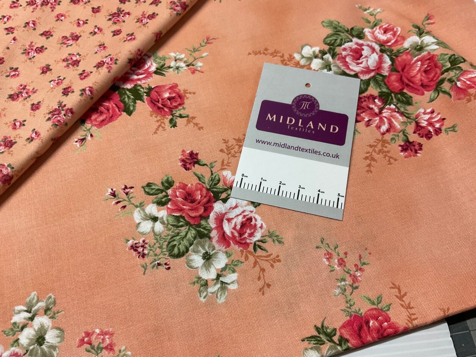 Peach Floral Roses Bunch Stof Crafting 100% Cotton Fabric Sold by Metre M1929
