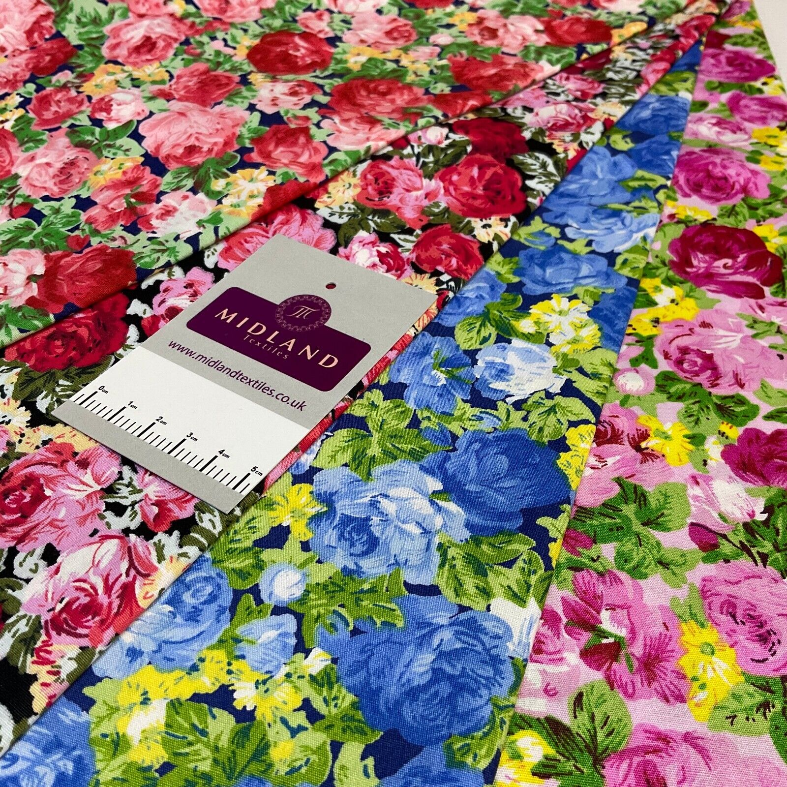 Bold vintage style floral Rosie Roses Cotton Poplin dress Fabric M1923