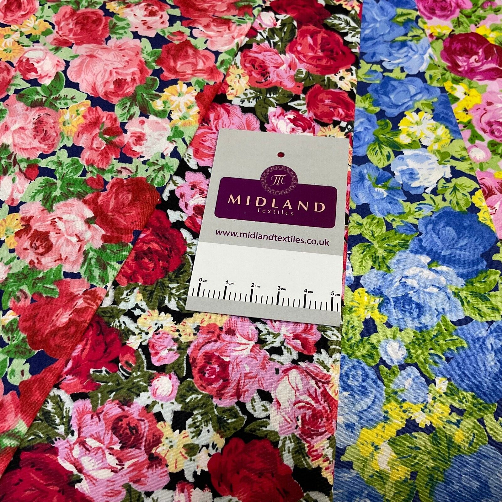 Bold vintage style floral Rosie Roses Cotton Poplin dress Fabric M1923