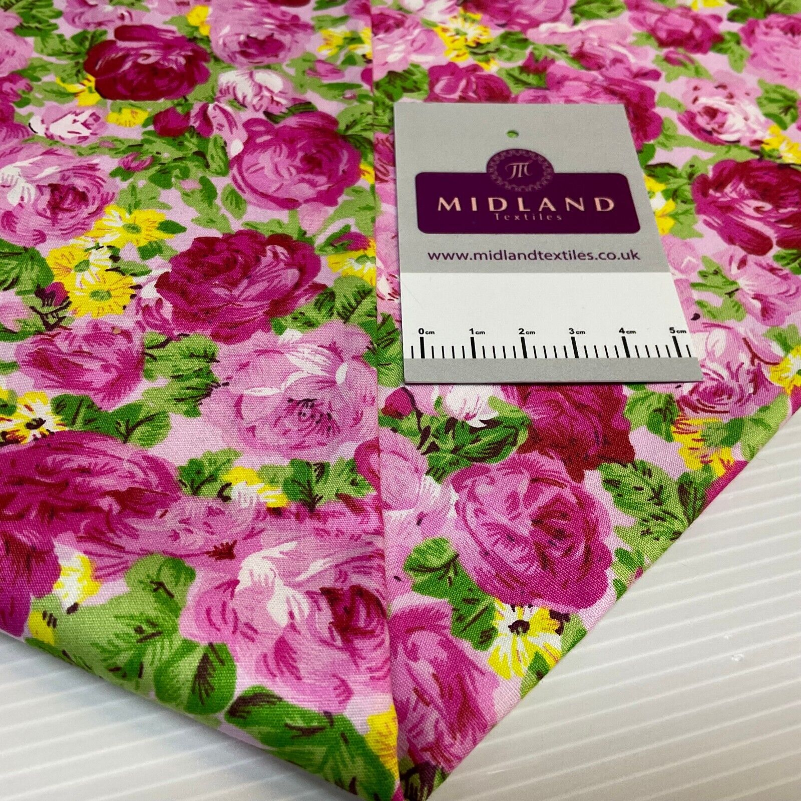 Bold vintage style floral Rosie Roses Cotton Poplin dress Fabric M1923