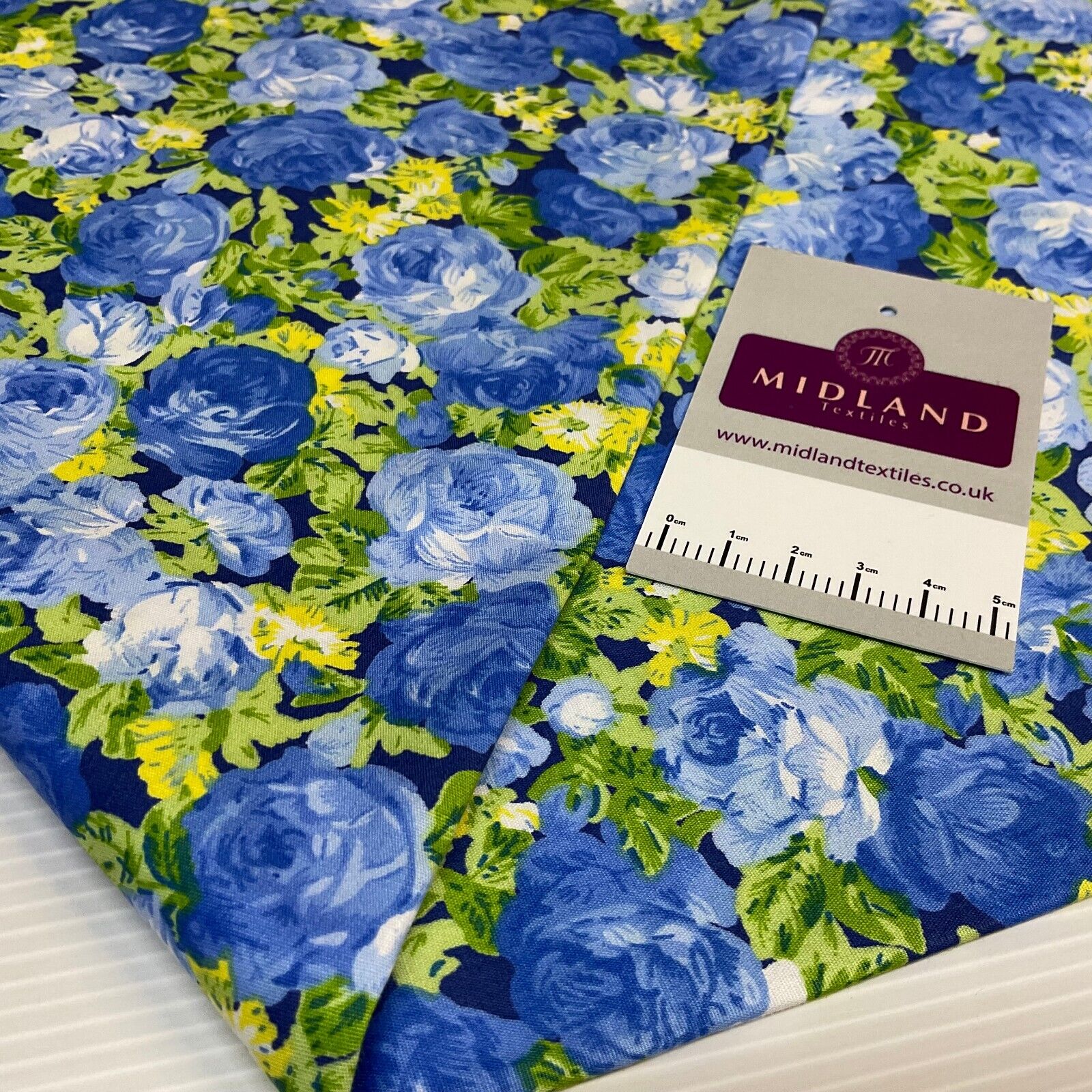 Bold vintage style floral Rosie Roses Cotton Poplin dress Fabric M1923