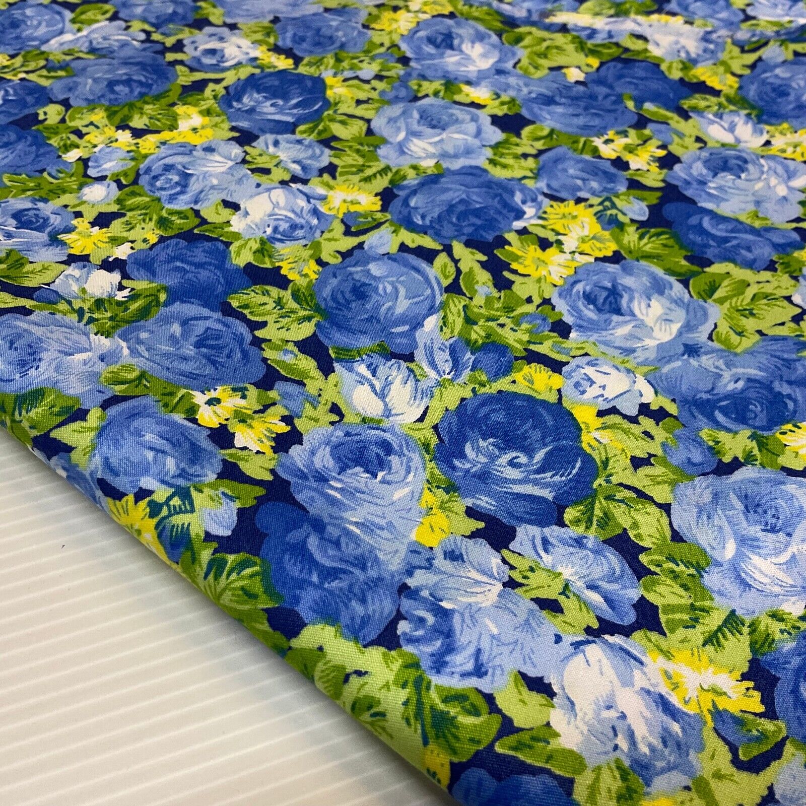 Bold vintage style floral Rosie Roses Cotton Poplin dress Fabric M1923