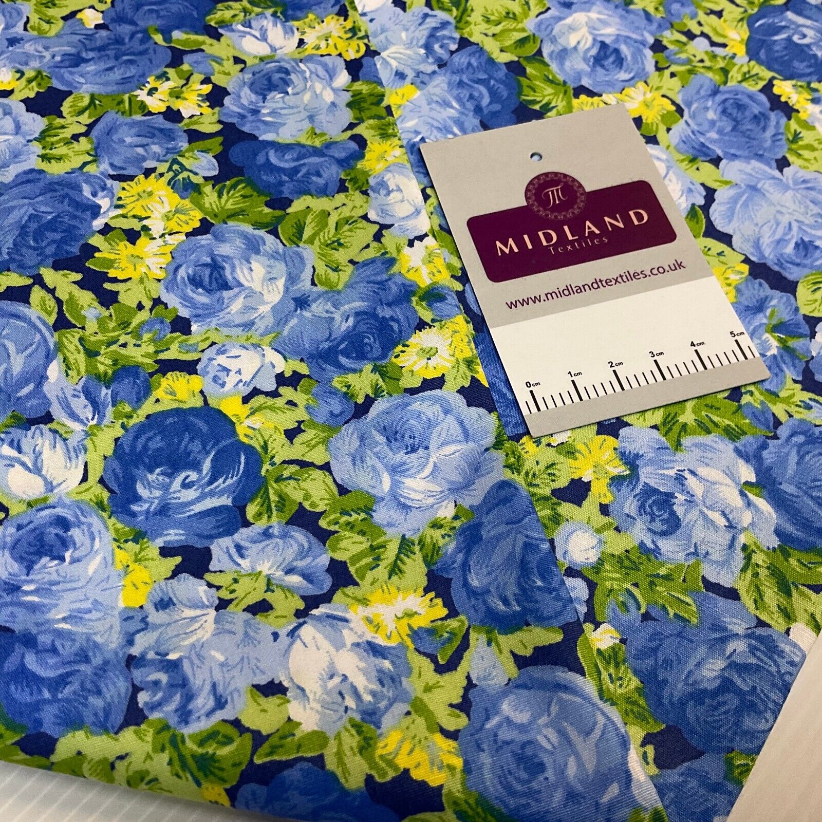 Bold vintage style floral Rosie Roses Cotton Poplin dress Fabric M1923