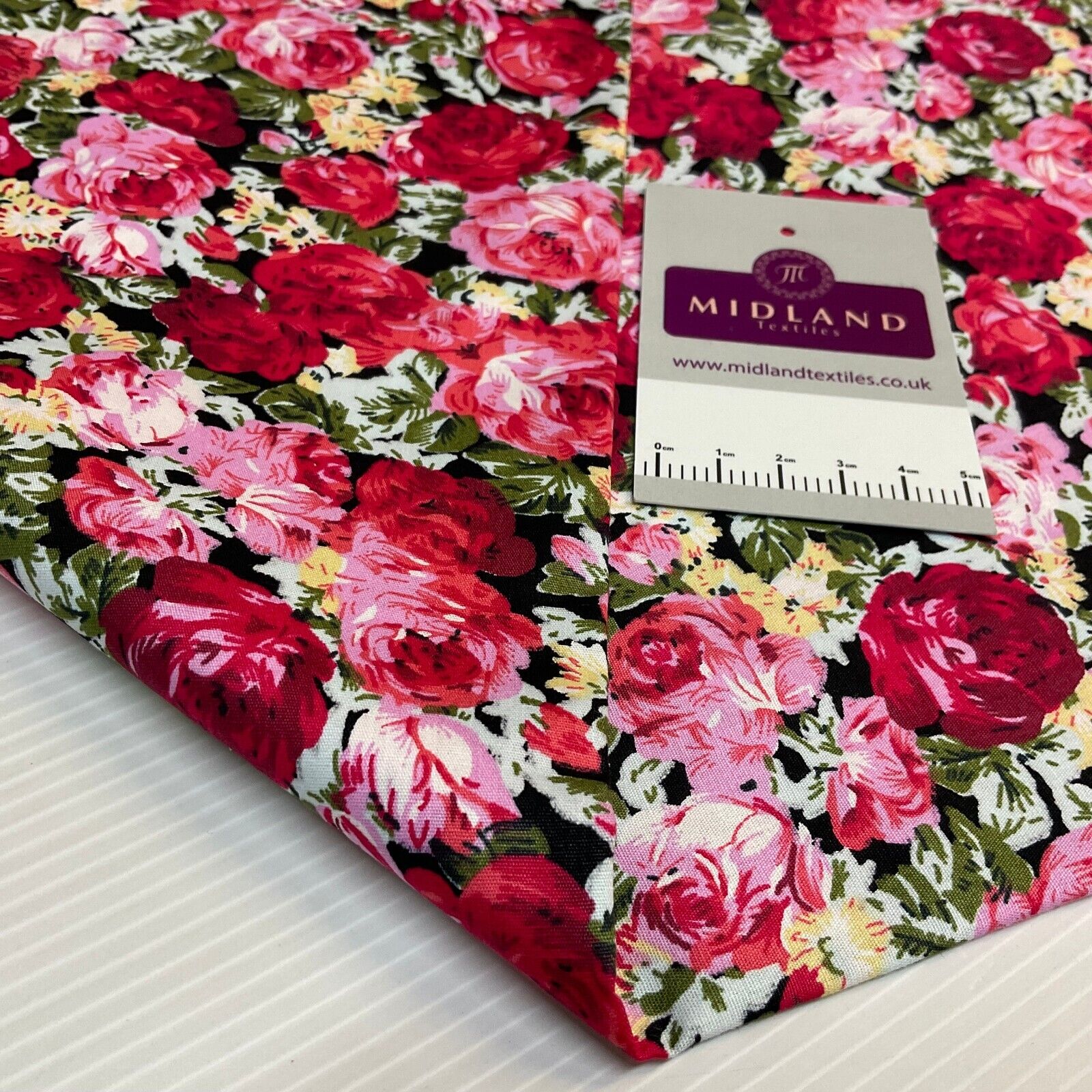 Bold vintage style floral Rosie Roses Cotton Poplin dress Fabric M1923