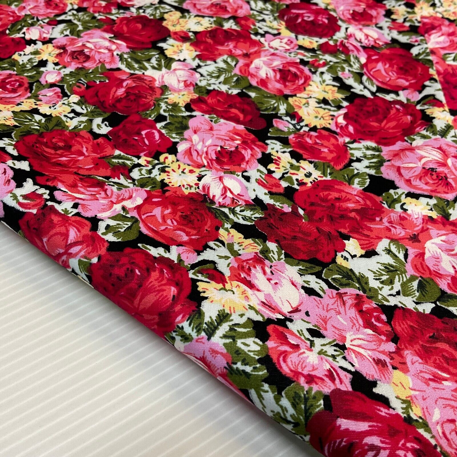 Bold vintage style floral Rosie Roses Cotton Poplin dress Fabric M1923