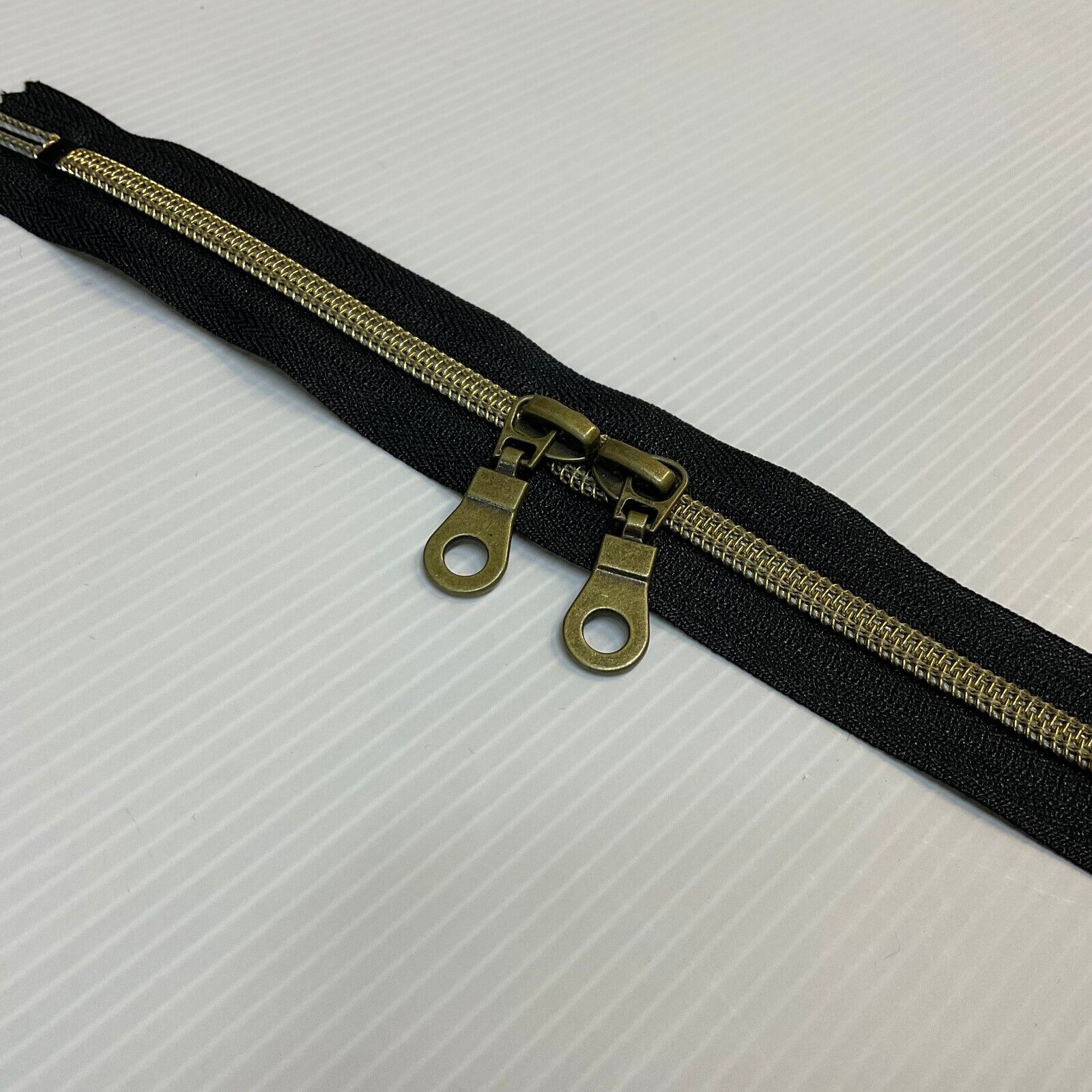 16' 40cm Long Handbag 0 Zip Rainbow Black White Brass M1959