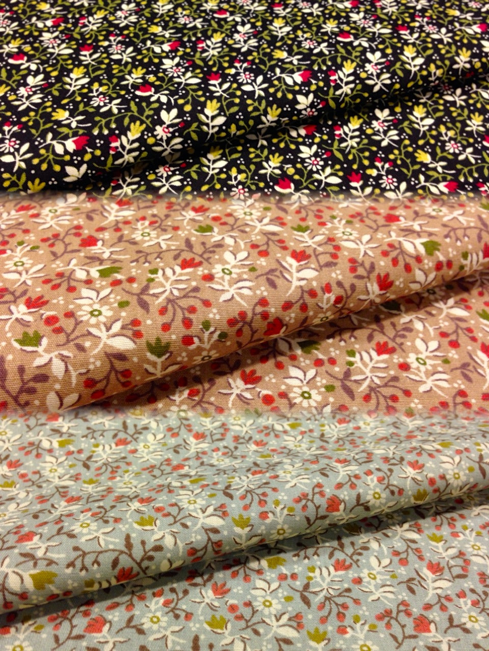100% Cotton Printed Fabric 58' Wide - Small Floral M120