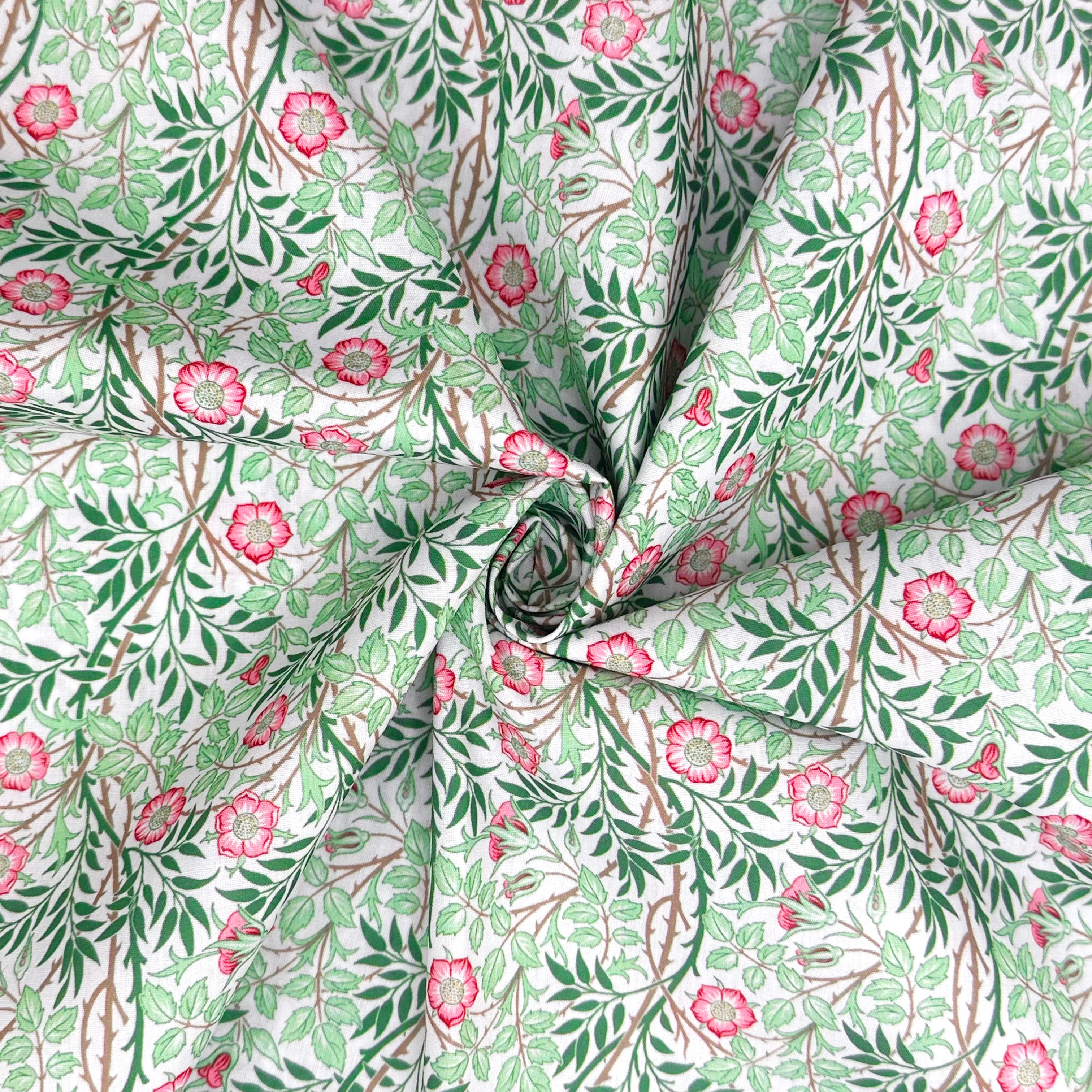 William Morris Sweet Briar Pastel Green Fabric – 115cm Wide – Premium Polycotton M2089