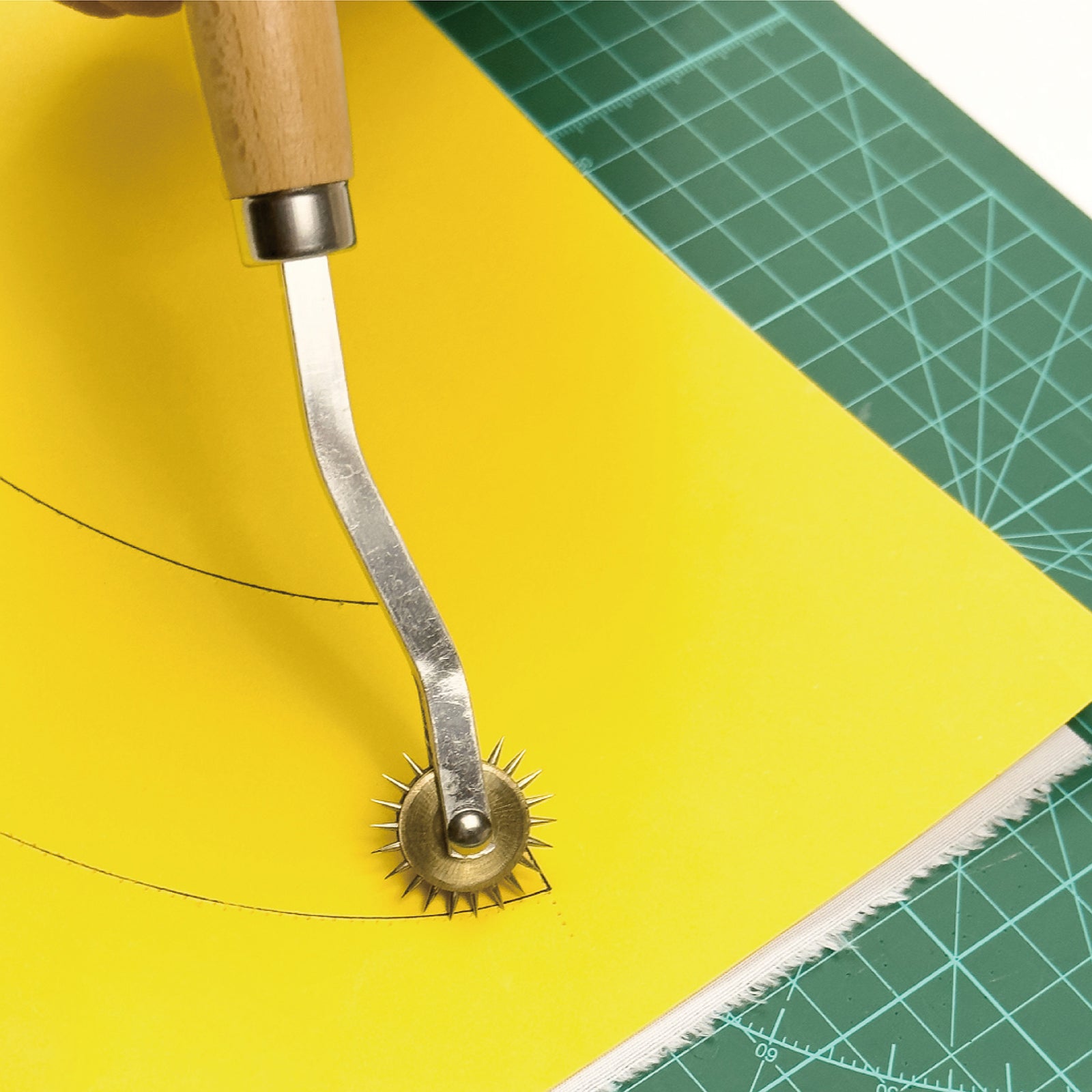 Kearing Fabric Dressmakers Tracing Paper Yellow/White M2002