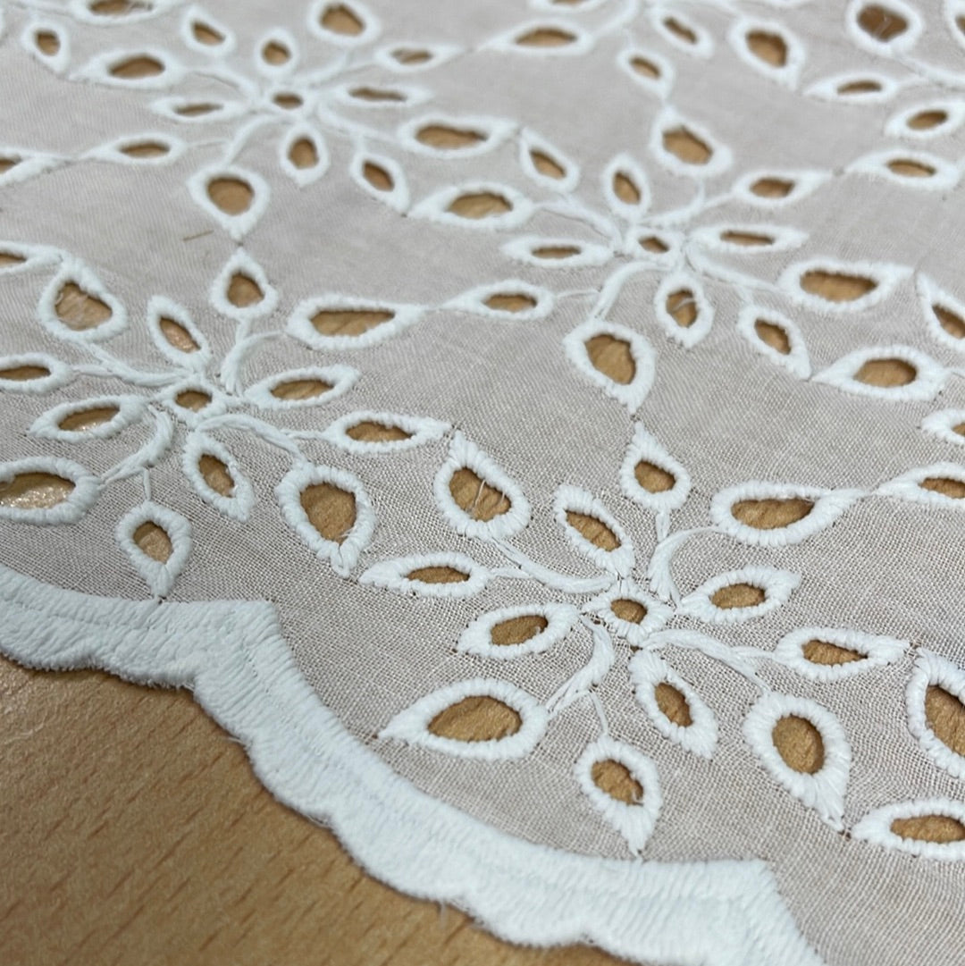Broderie Anglaise cotton eyelet lace Fabric 55' Wide M992