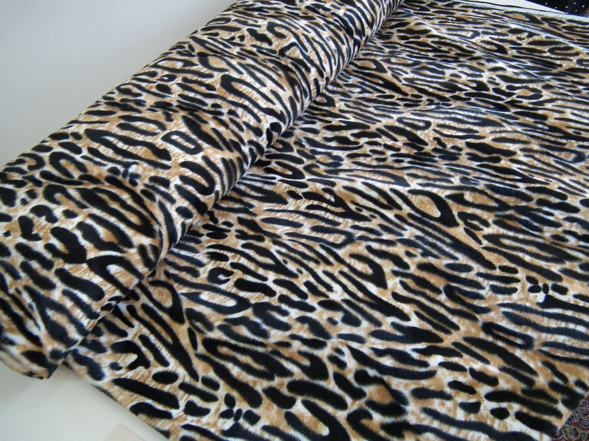 2025 ANIMAL PRINT VELBOA FAUX FUR VELOUR FABRIC CRAFT MATERIAL 60' WIDE M220