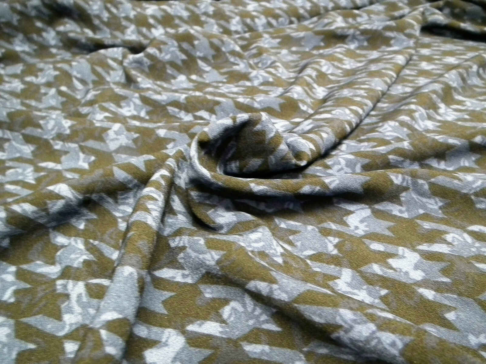 Dogtooth houndstooth soft feel printed crepe de chine fabric 58' M173 Mtex