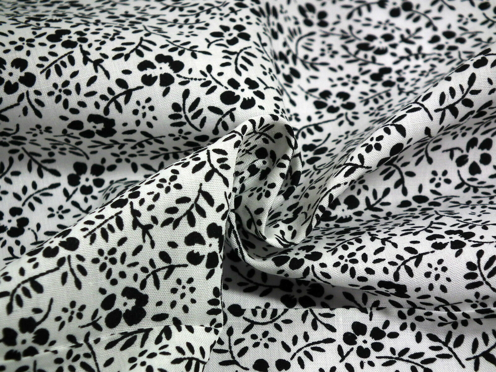 Floral Vintage flower leaves and stem print poly cotton 44' Wide M332 Mtex