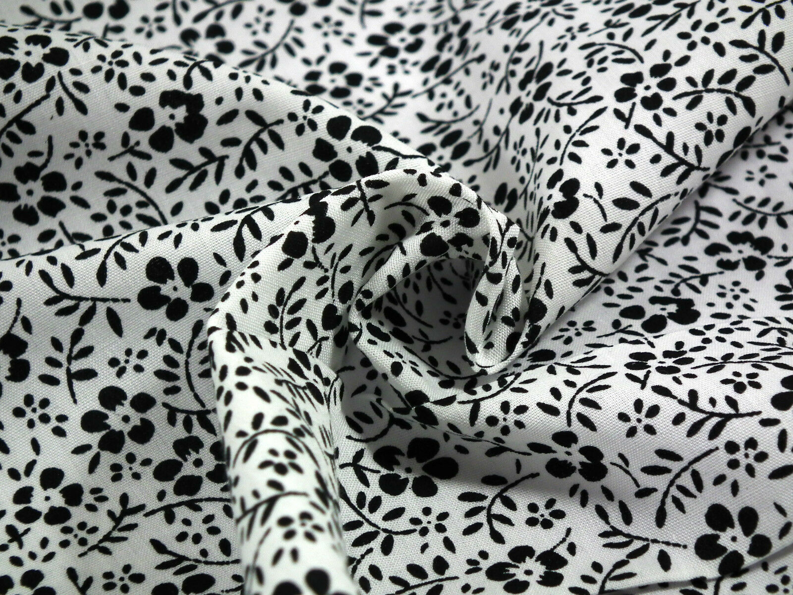 Floral Vintage flower leaves and stem print poly cotton 44' Wide M332 Mtex