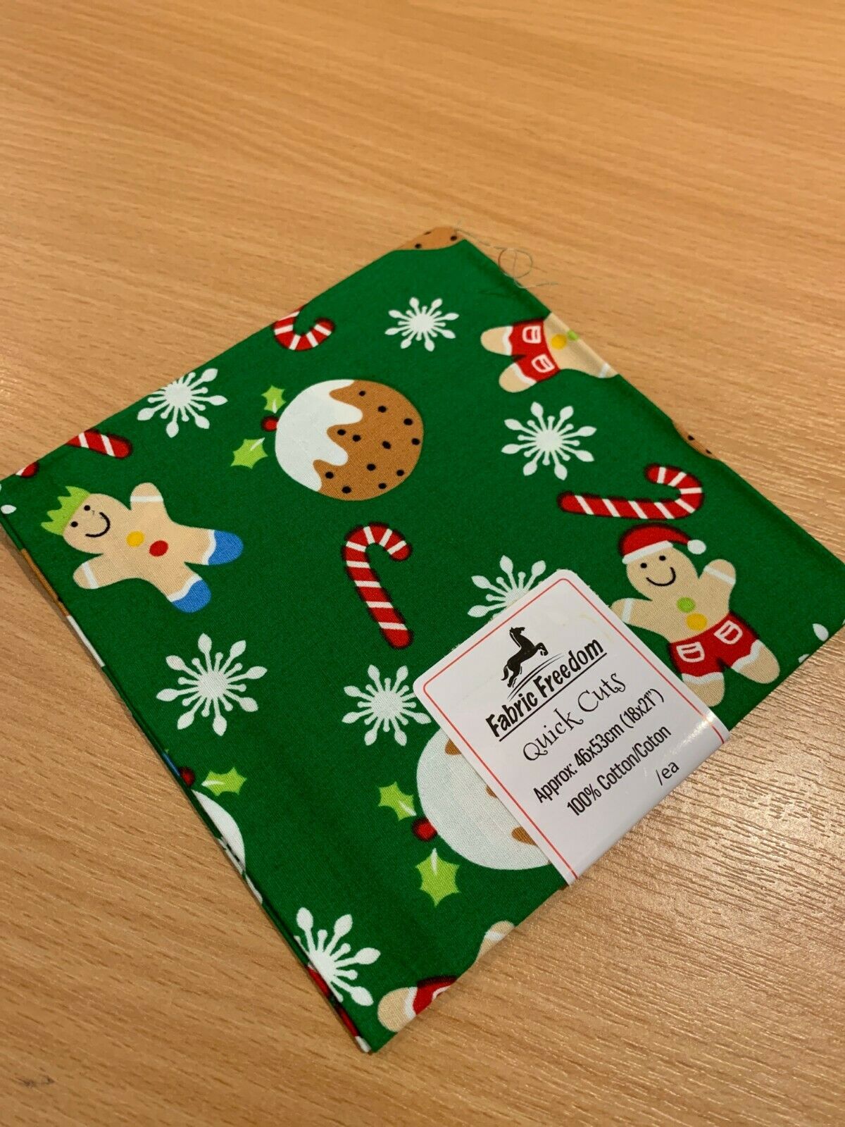 Christmas 100% Cotton pre-cut Fat quarters 46cm x 53cm craft Fabric MK1459