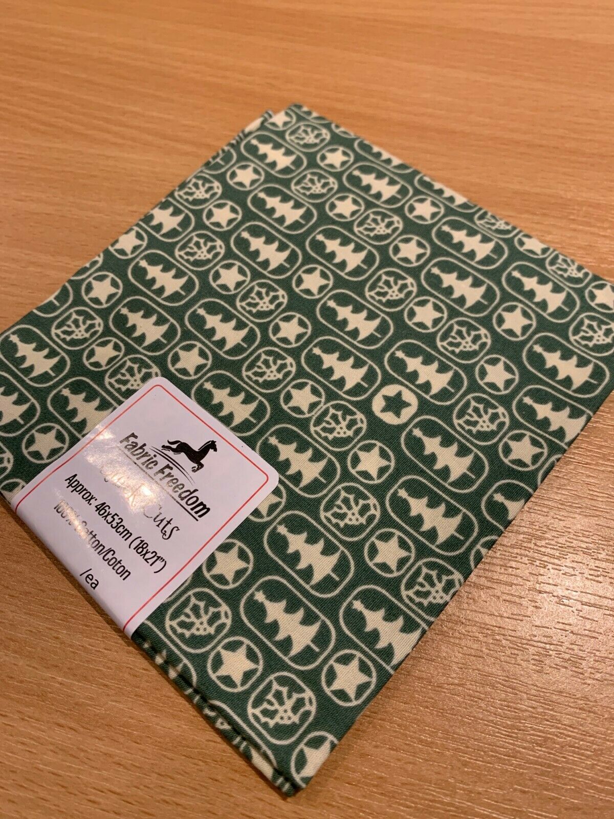 Christmas 100% Cotton pre-cut Fat quarters 46cm x 53cm craft Fabric MK1459