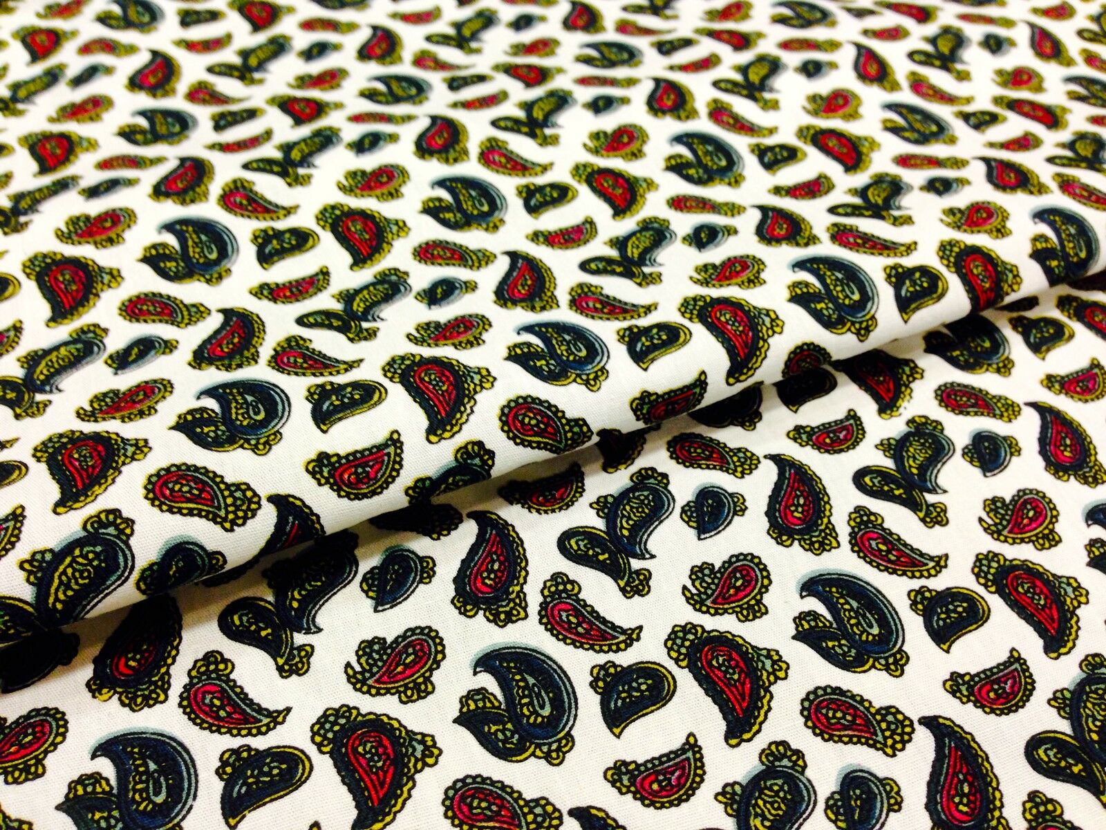 100% Cotton Printed Fabric 58' Wide Paisley Small - Per Metre- M121 Mtex