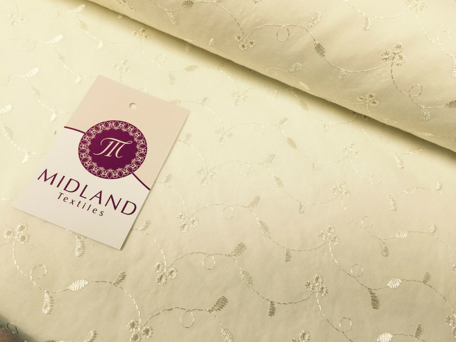 Broderie Anglais Poly cotton Fabric 3 Whole per meter 45' M41 Mtex