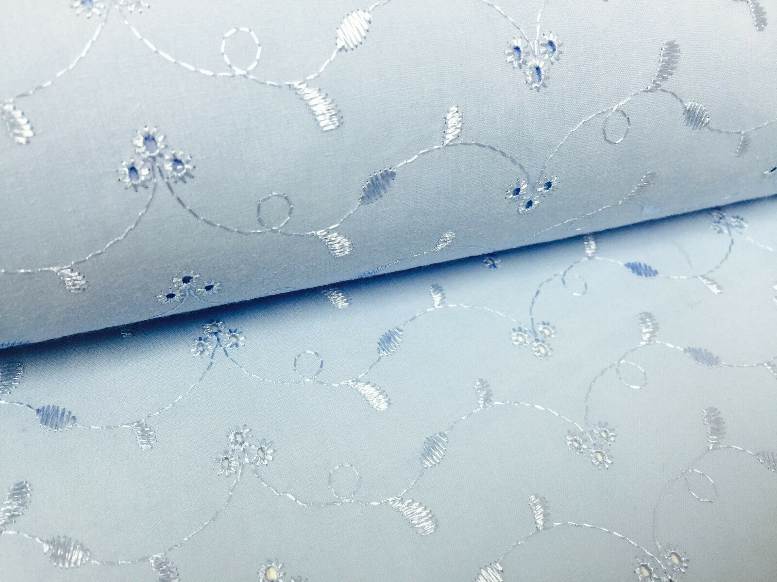 Broderie Anglais Poly cotton Fabric 3 Whole per meter 45' M41 Mtex