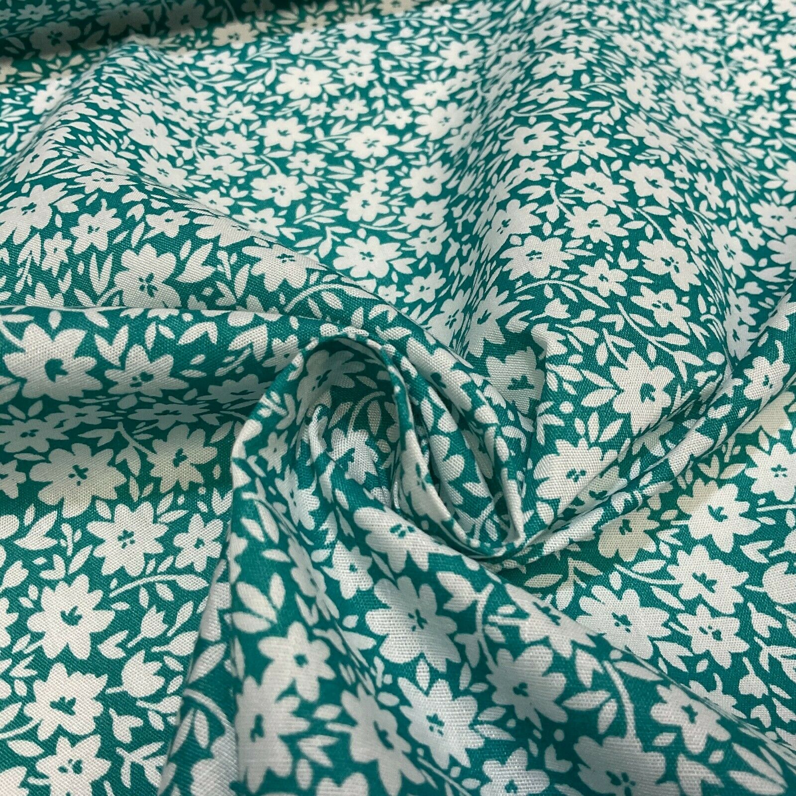 Small Floral ditsy Poly cotton printed lightweight fabric M1615