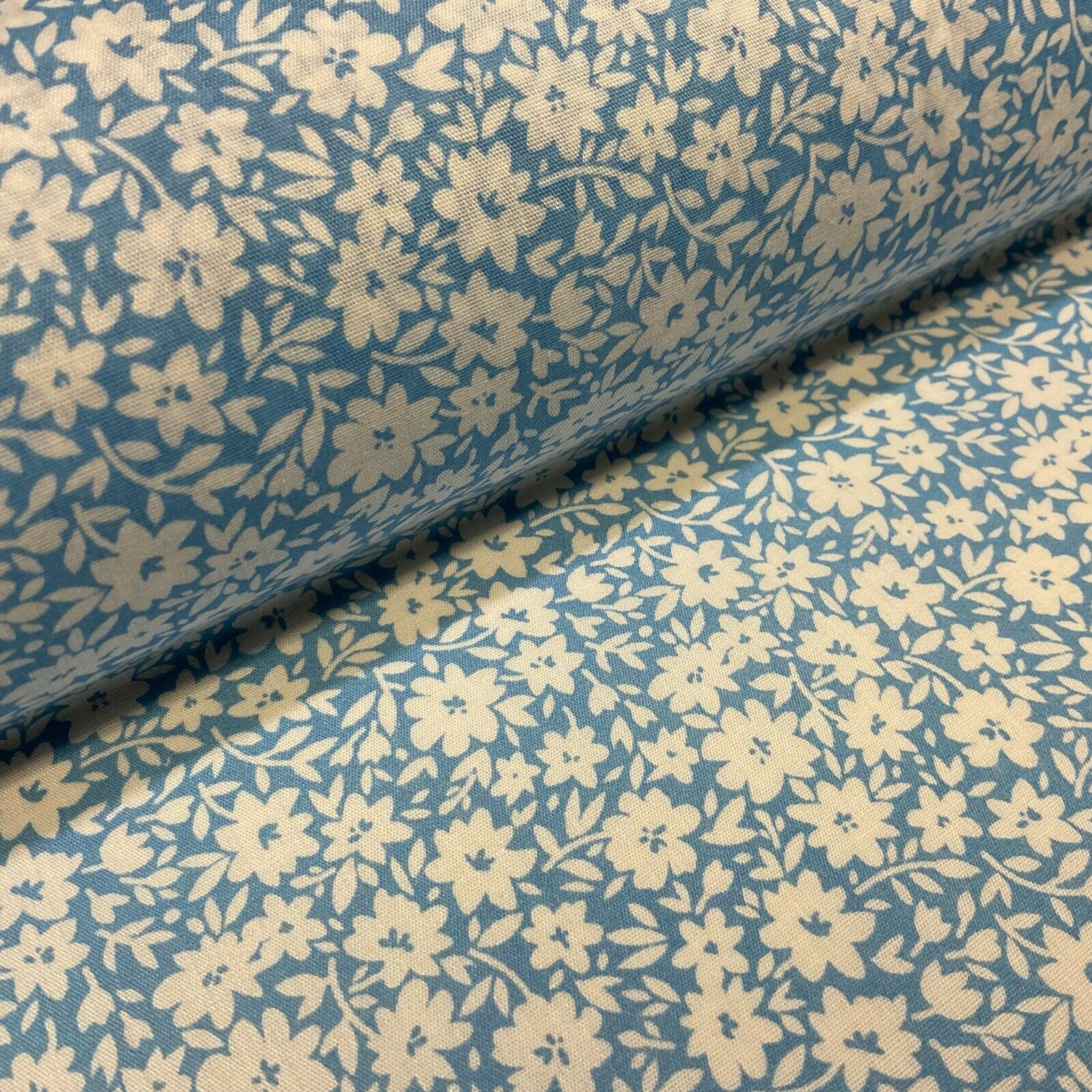 Small Floral ditsy Poly cotton printed lightweight fabric M1615