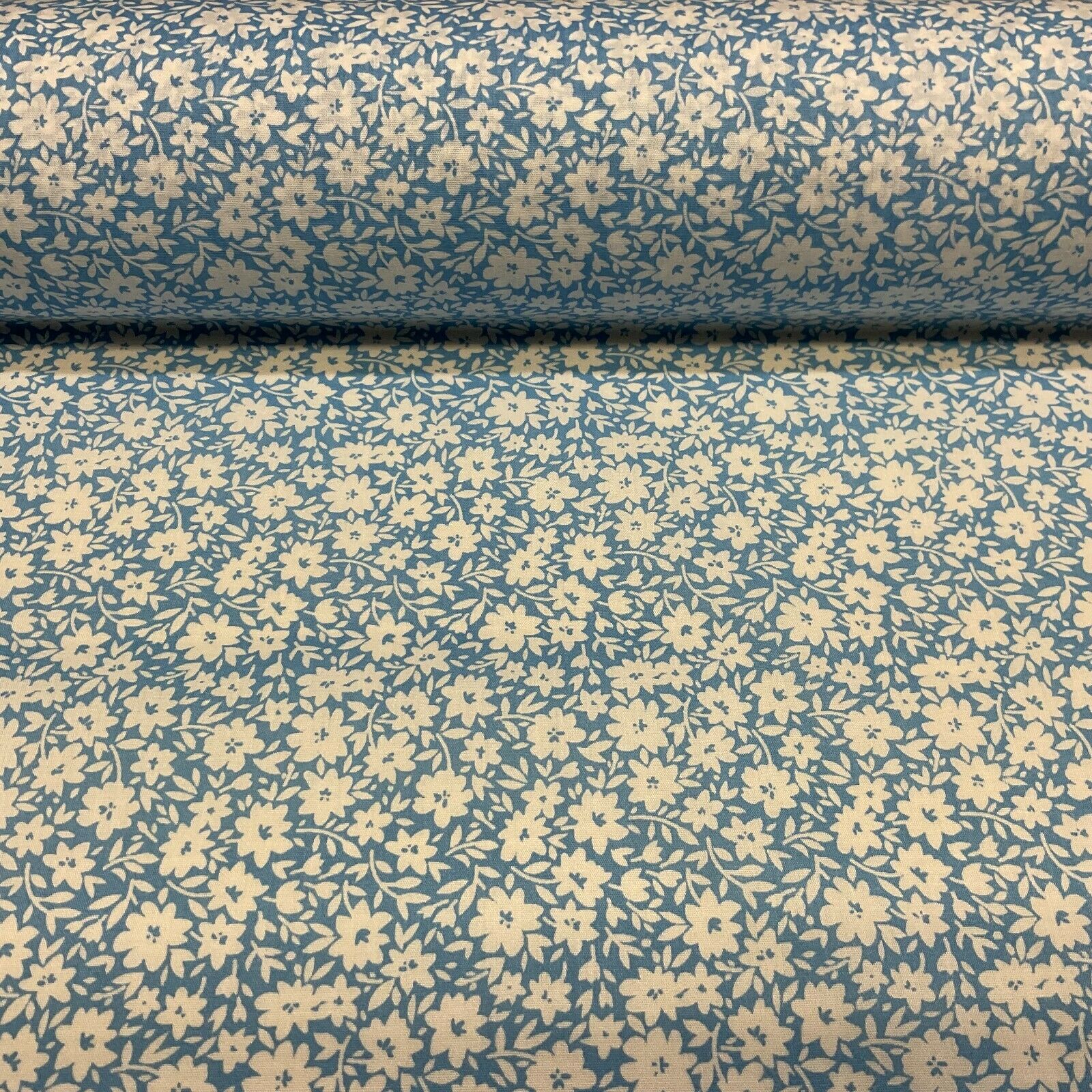 Small Floral ditsy Poly cotton printed lightweight fabric M1615