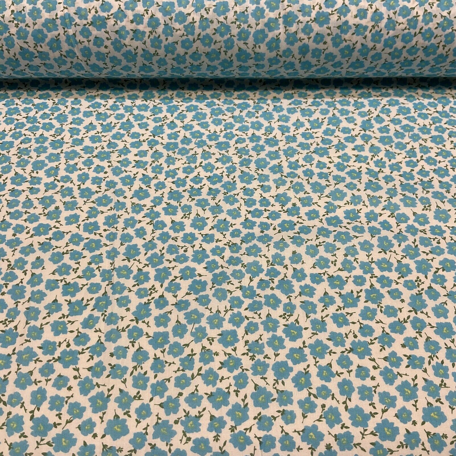 Spring Summer Small Floral Poly cotton printed lightweight fabric M1618