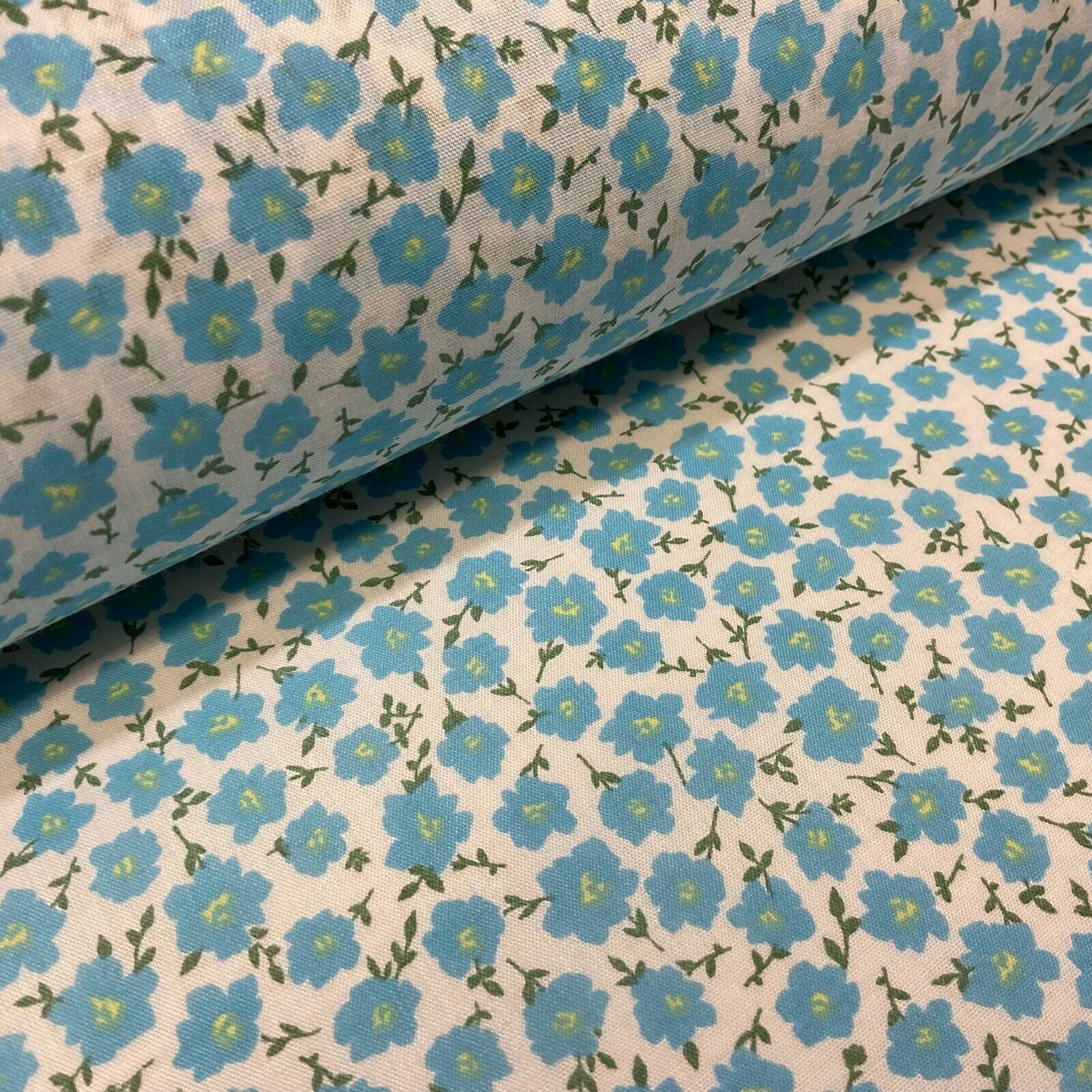 Spring Summer Small Floral Poly cotton printed lightweight fabric M1618