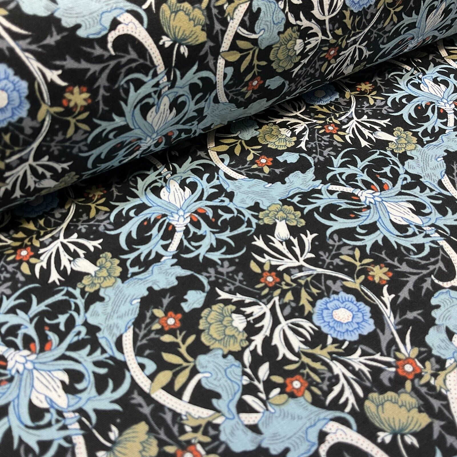 Soft touch 100% Cotton Bold paisley printed dress fabric M1651