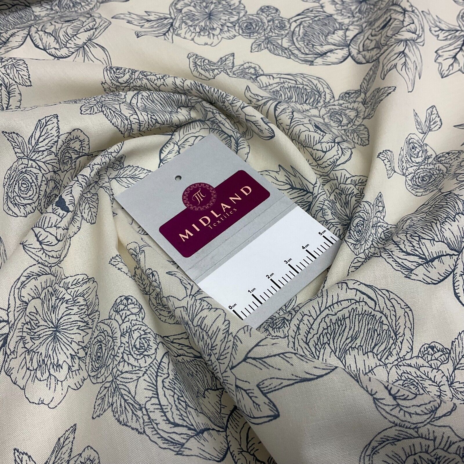 Roses and peony Vintage Floral Poly cotton printed fabric 110cm wide M1698