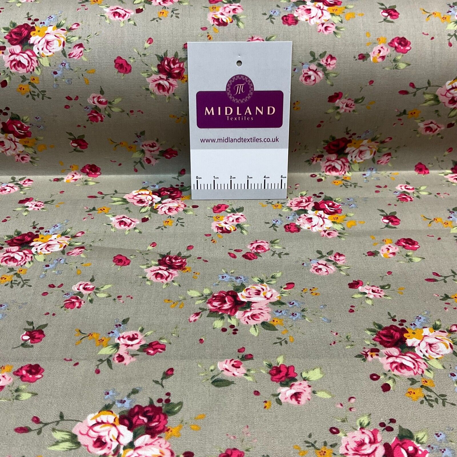 Vintage Floral 100% cotton printed dress craft fabric 150cm wide M1741