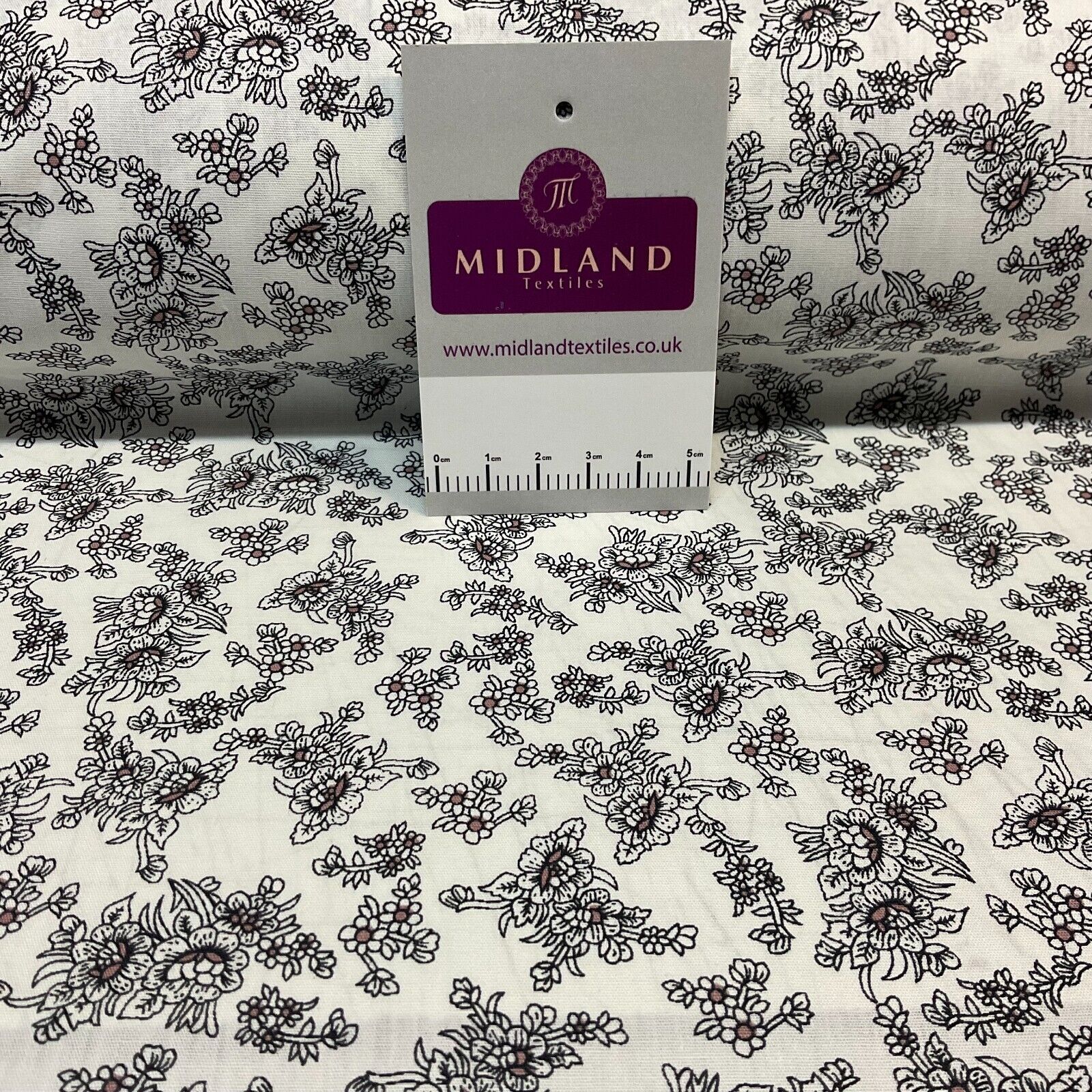 Small Vintage Floral 100% cotton printed dress craft fabric 150cm wide M1739