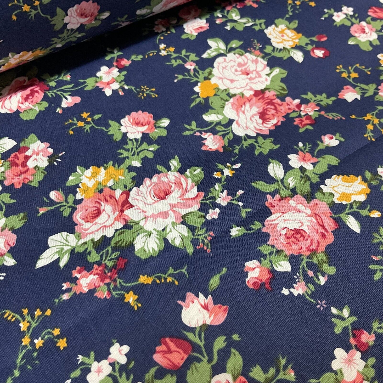 Vintage Floral 100% cotton printed dress craft fabric 150cm wide M1741