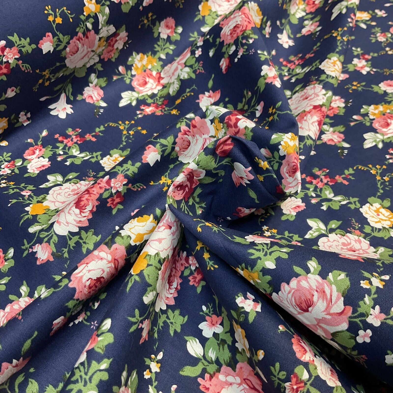 Vintage Floral 100% cotton printed dress craft fabric 150cm wide M1741