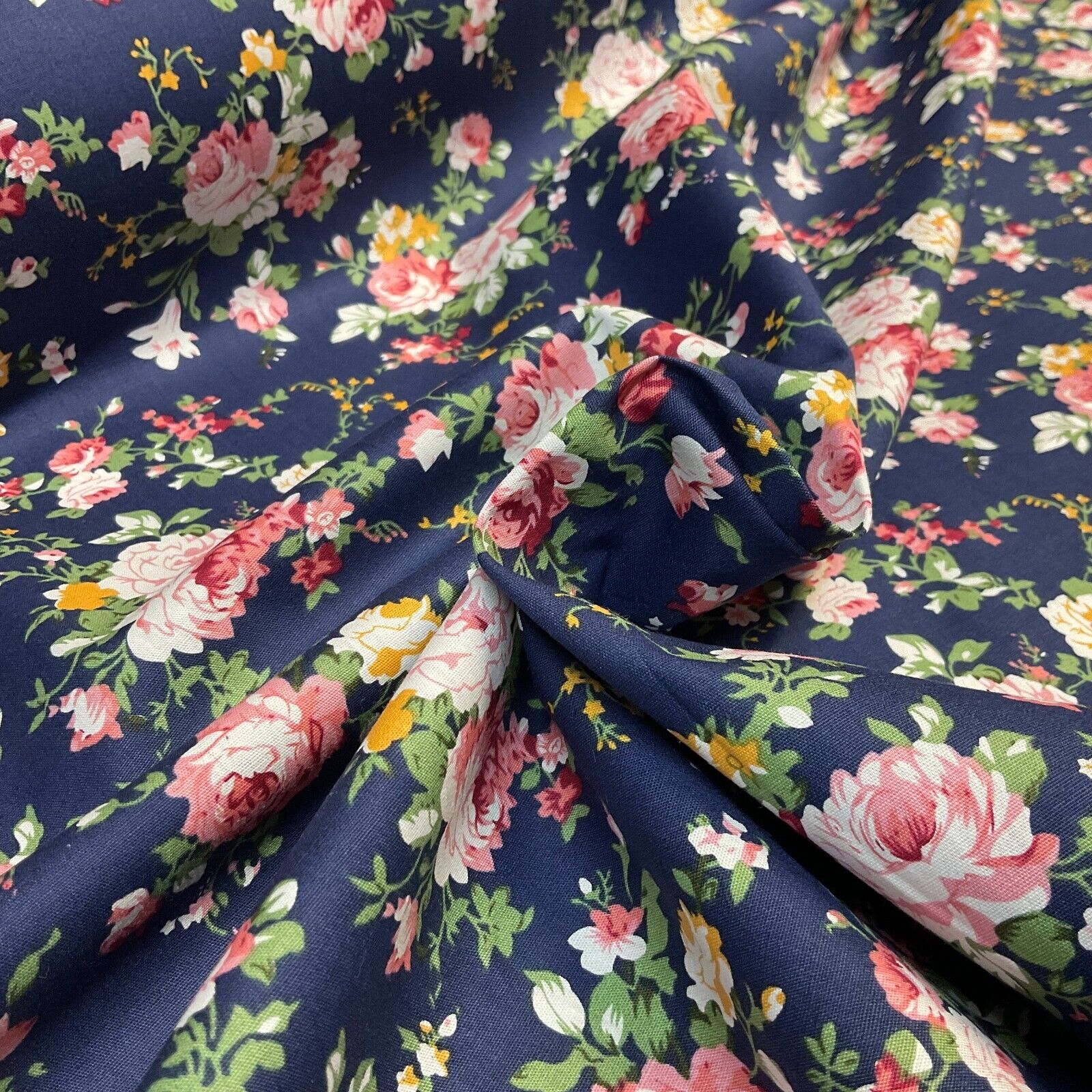 Vintage Floral 100% cotton printed dress craft fabric 150cm wide M1741